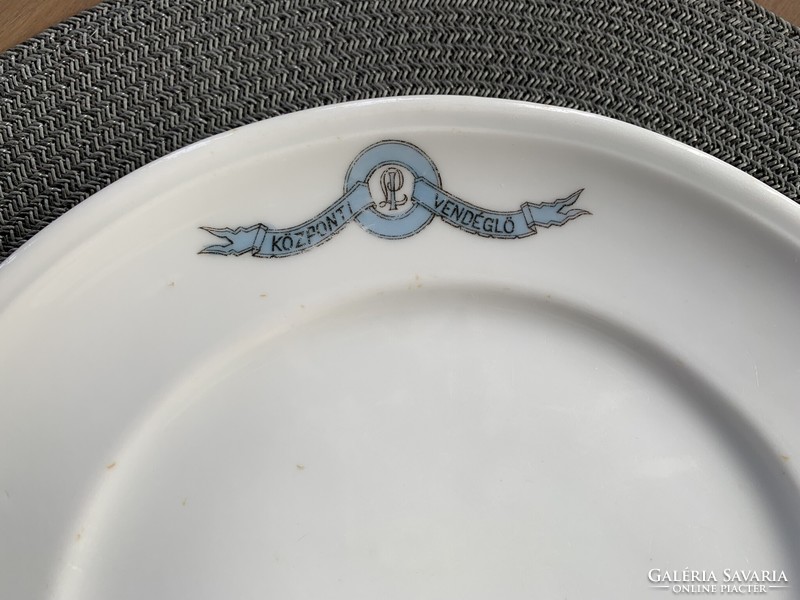 KÖZPONTI VENDÉGLŐ feliratú tányér, 1920 körül