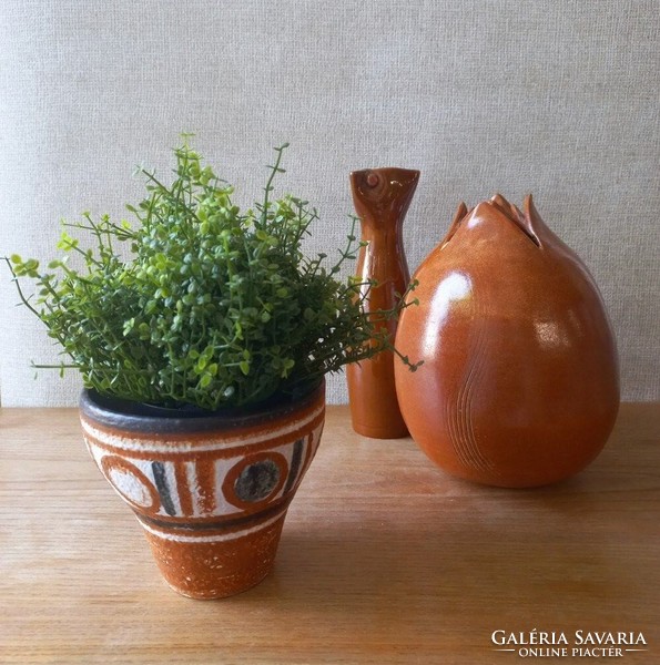 Retro Hungarian ceramic pot. Margit Krajtsovits