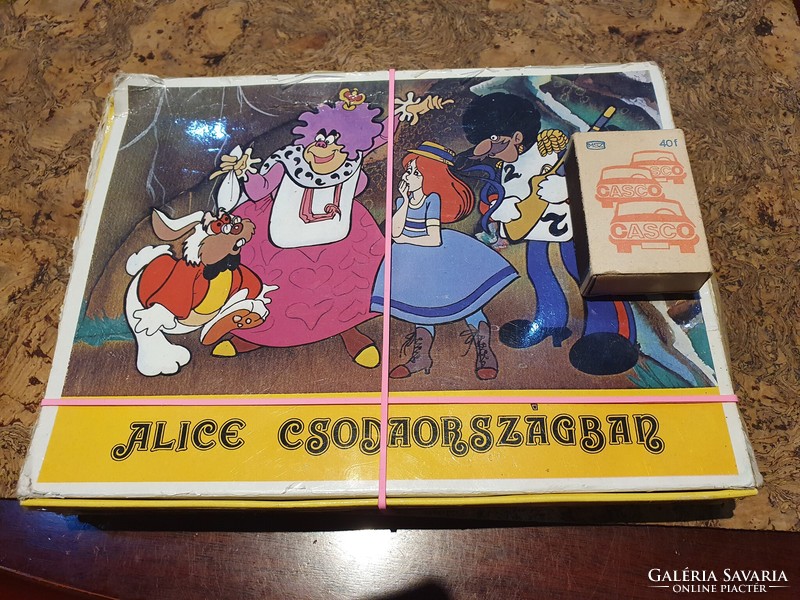 Retro Alice csodaországban puzzle hiányos pótlásnak