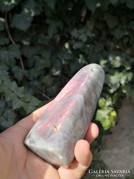 Gyönyörű rózsaszín labradorit kristály, ásvány