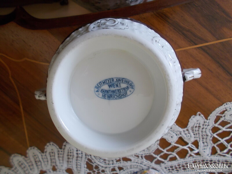 Old sugar bowl. 20X18 cm