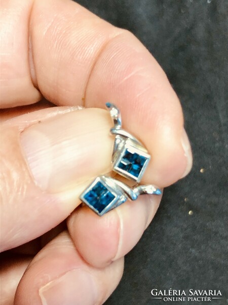 Gold earrings with 14k sapphire diamonds