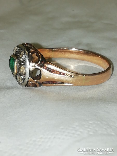 Antique gold ring with emerald and precious stones 2