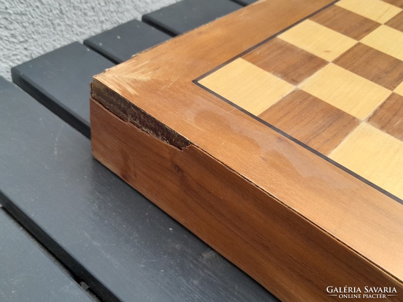 Fa sakk készlet tároló táblával