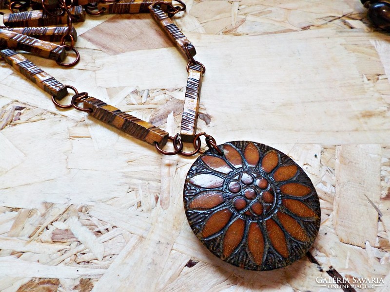 Retro wooden necklace