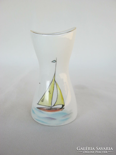 Balatoni emlék Aquincumi porcelán váza vitorlás hajóval