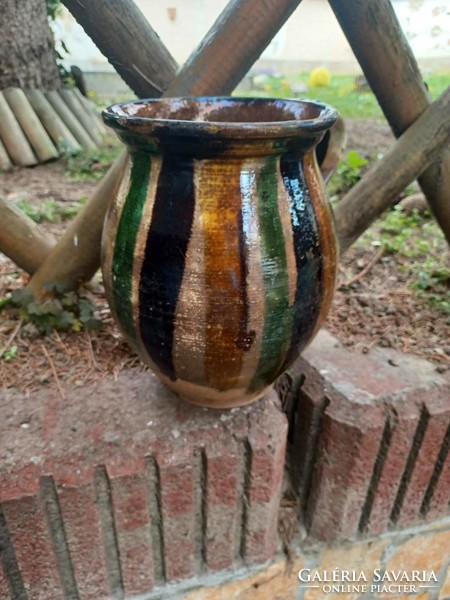 Folk earthenware pot, castle