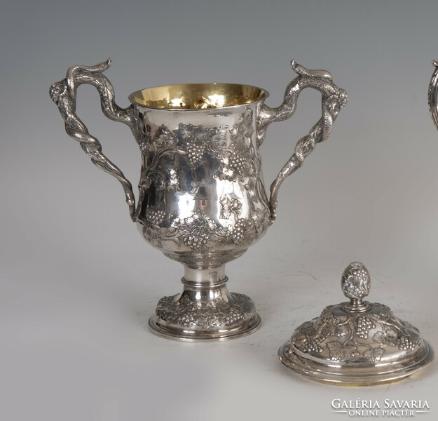 Ezüst antik angol füleskupa szőlő dekorral