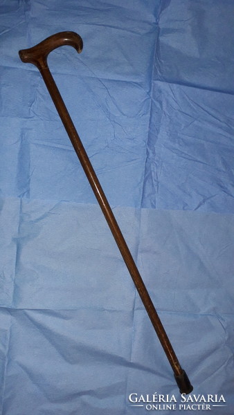 Lacquered wooden walking stick in nice condition with rubber on the end, 79 cm according to the pictures