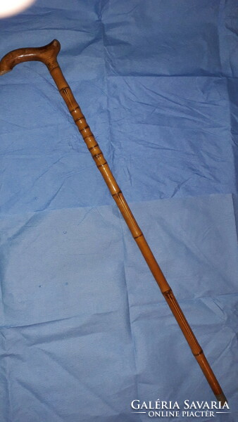 Lacquered walking stick with a bamboo handle in good condition with a copper cap on the end, 86 cm according to the pictures