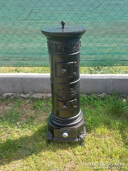 Small cast iron column stove