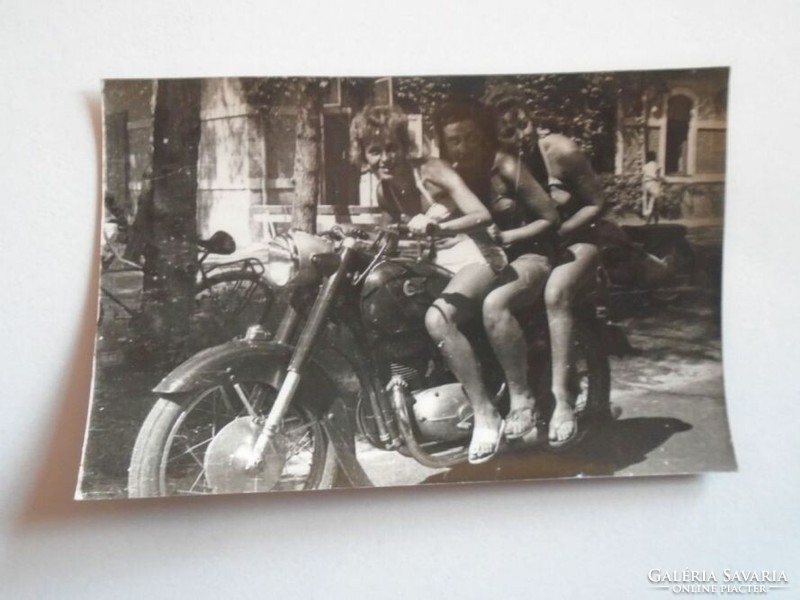 D202016 Balatonföldvár 1959 - women on motorbikes old photo