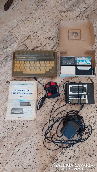 Commodore plus 4 old computer with accessories