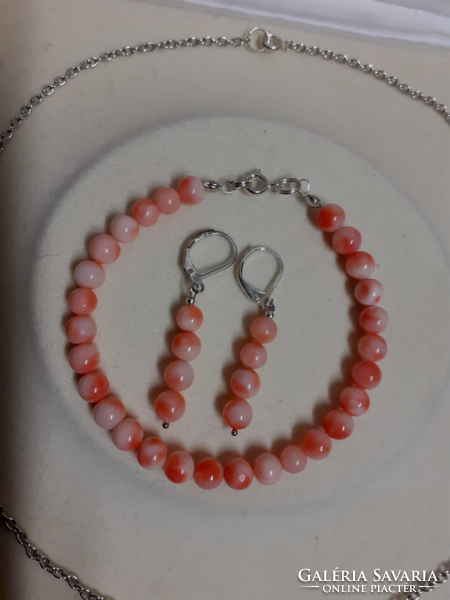 A beautiful coral eye pendant on a steel chain with a matching bracelet and earring set