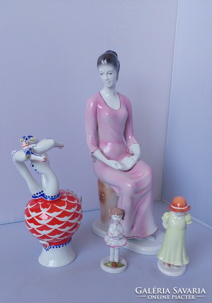 Hungarian porcelain figurines in one bid