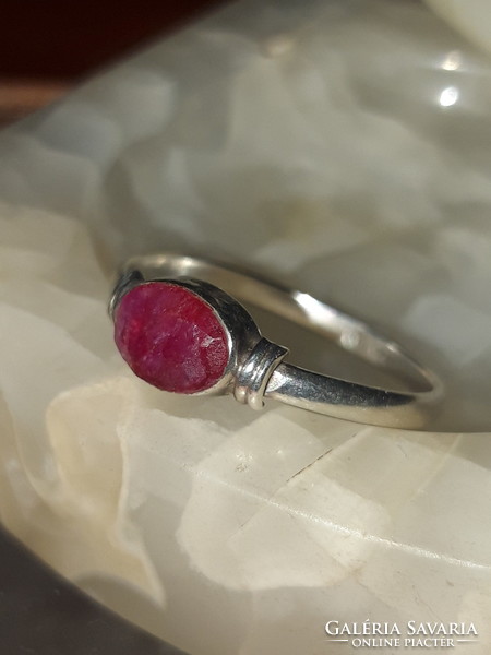 Silver ring with ruby stones - size 57
