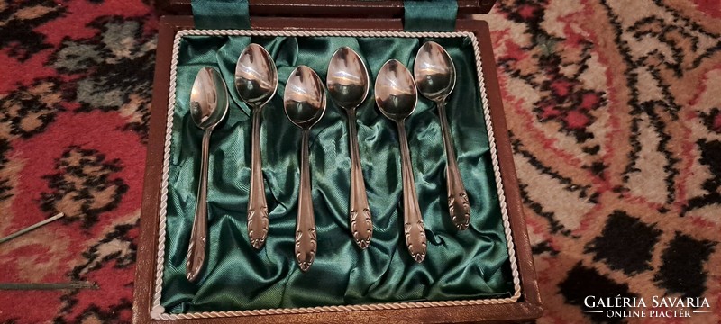 Set of 6 mocha spoons in a gift box