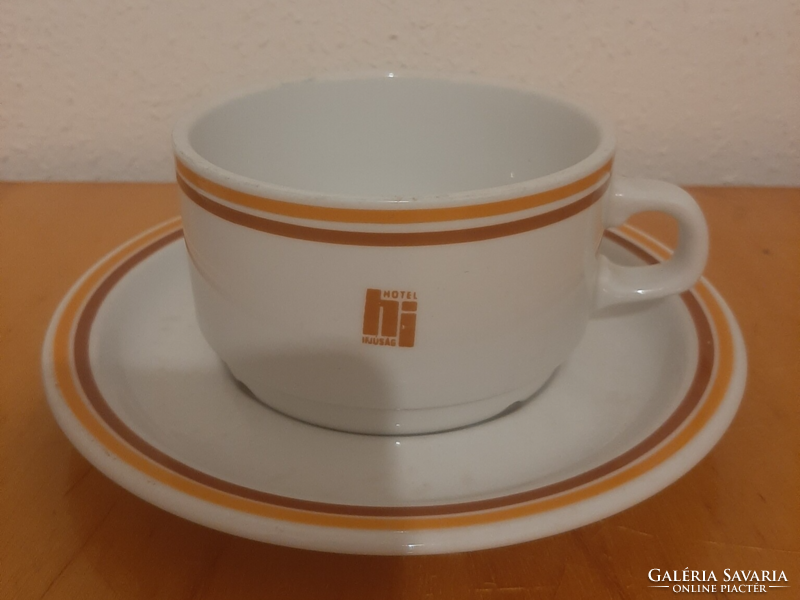 1., one-ear plain hotel youth sign with patterned logo in the middle, soup, tea cup + saucer