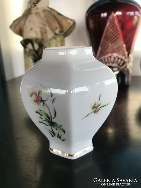 Hollóházi porcelán hatszögletű kis váza (33)