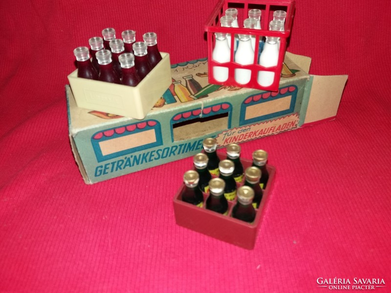1950. Cc old toy metal and wooden car load / shop toy set with box as shown in the pictures