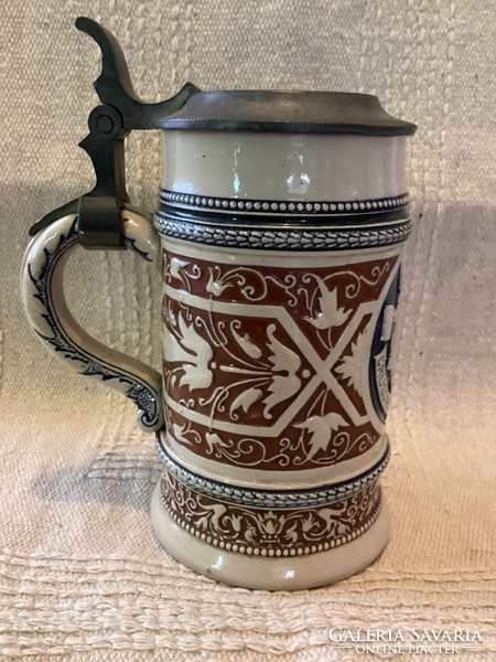 Marked protected half-liter jug with tin lid