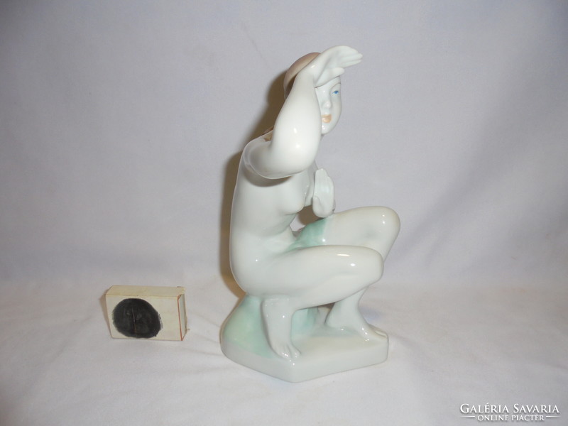 Aquincum porcelán távolba néző női akt figura, szobor, nipp