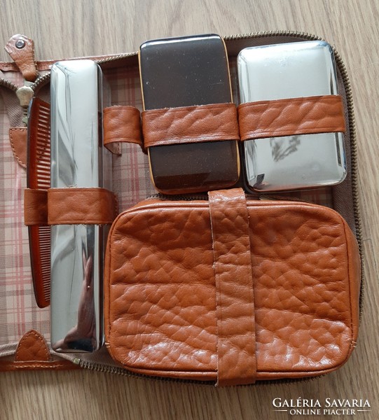 Retro men's travel set in a flawless genuine leather case