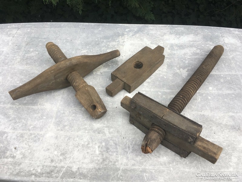 Old wooden screw - press pieces