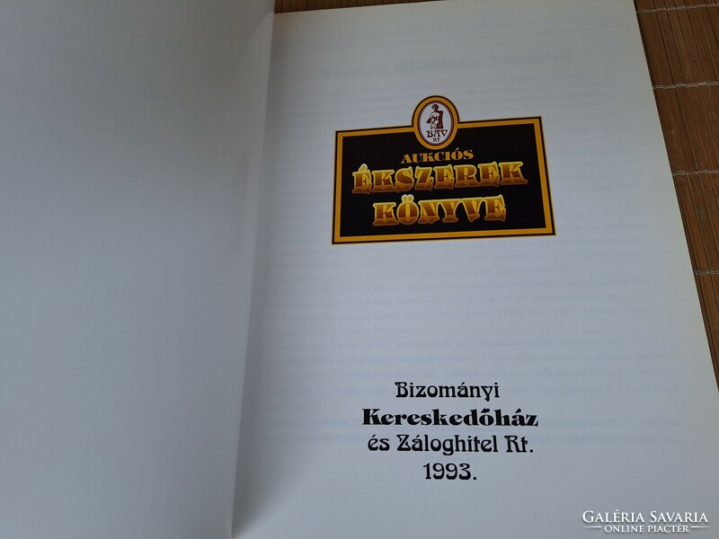Aukciós ékszerek könyve 1993 (BÁV).  4500.-Ft