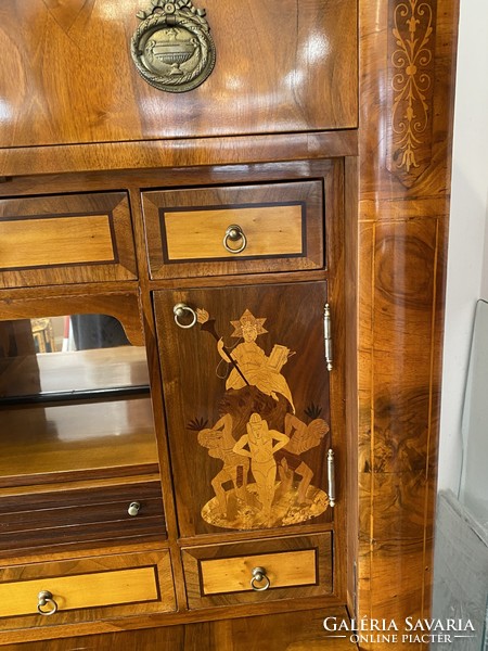 Writing desk with marquetry pattern: Bidermeier style, early 20th century