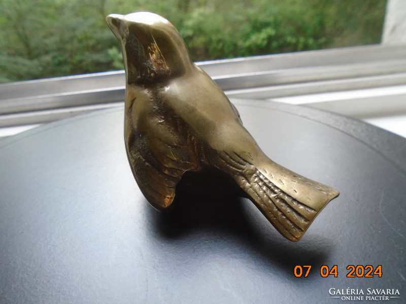 Dán jelzett bronz madárka szobor