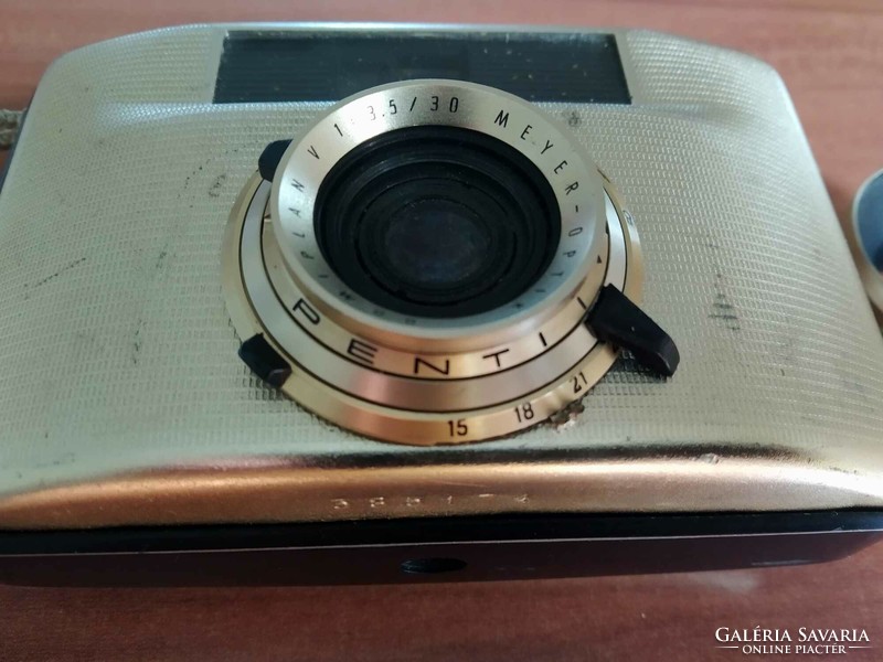 3 db retro filmes fényképezőgép, Penti II.(német), Halina 280 AFF (japán) és Ewerflash (amerikai)