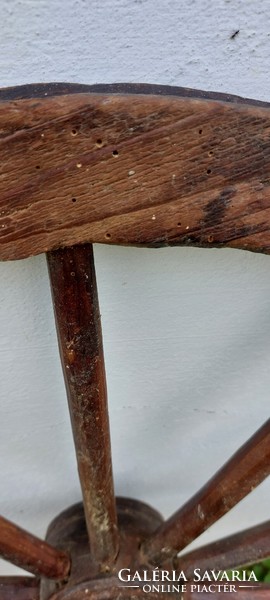 Falusi dekoráció ,fali dísz ! Régi, antik fa lovas szekér kerék fellelt állapotban,átmérő :60 cm