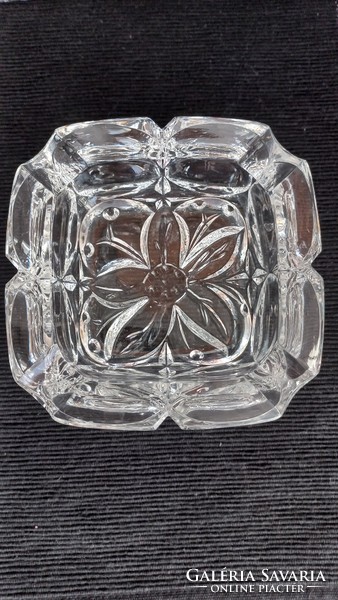Vintage virágos nehéz kritályüveg hamutartó az 1960-as évekből, mag: 4 cm, átm:12,5 cm, 520 gr.