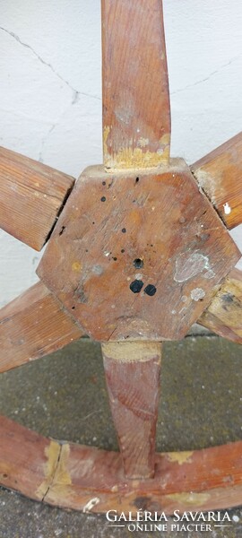 Falusi dekoráció ,fali dísz ! Régi, antik lovas szekér fém abroncsos fa kerék,átmérő.54 cm