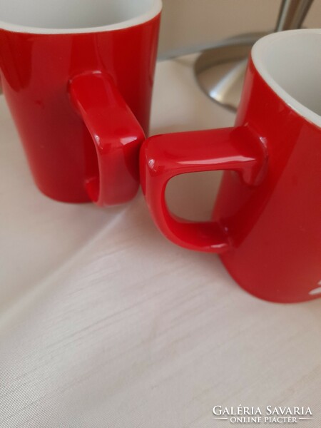 Nescafé red mugs