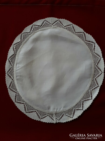 Round tablecloth with tray crochet border