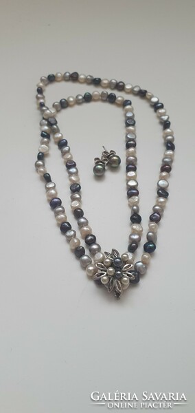 Cultured pearl necklace with silver pendant