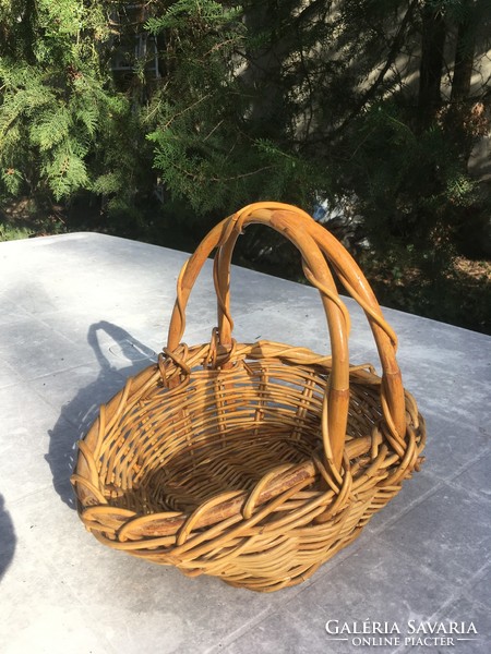 Small wicker basket