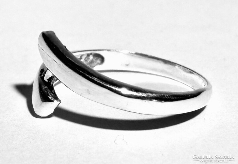 Minimal design silver ring, size 56-57, 2.1 grams! In person, around mom park, and also the post office!