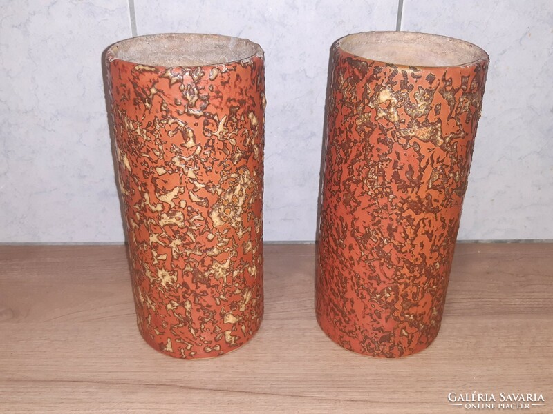 2 ceramic vases, lake head