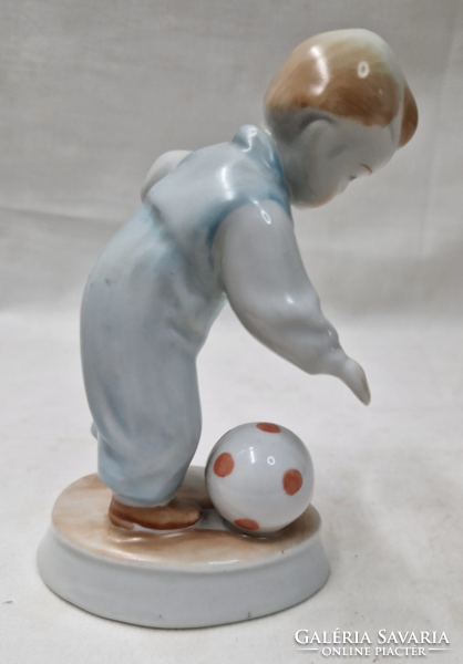 Zsolnay Sinkó András tervezte Labdázó kisfiú porcelán figura hibátlan állapotban