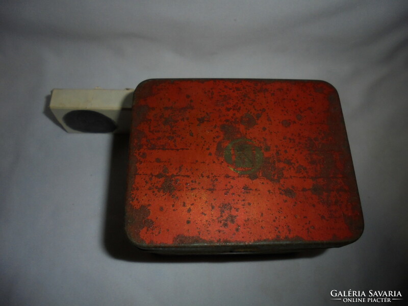 Old cocoa tin box, plate box
