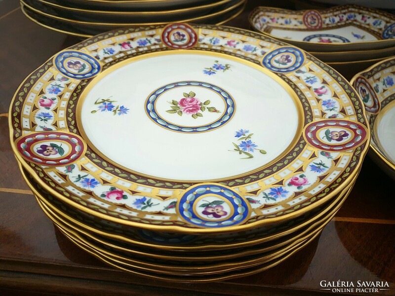 Expensive Herend brocade dubarry dinner set 32 pieces!