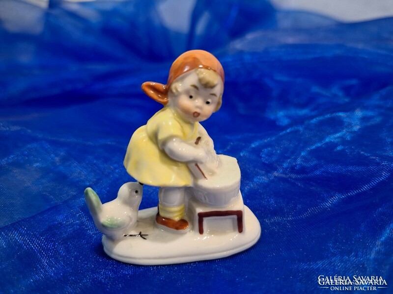 Mini figure, little girl washing clothes with a chick.