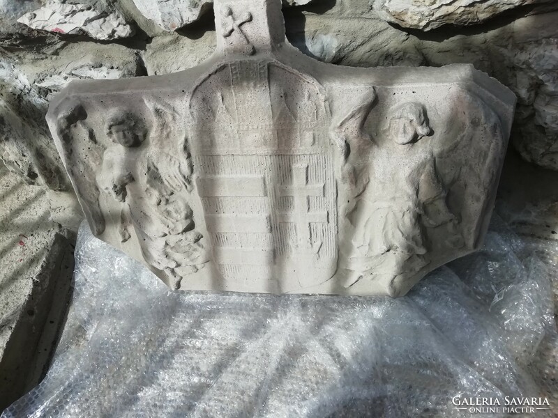 Coat of arms 70 cm x 50 cm artificial stone very heavy