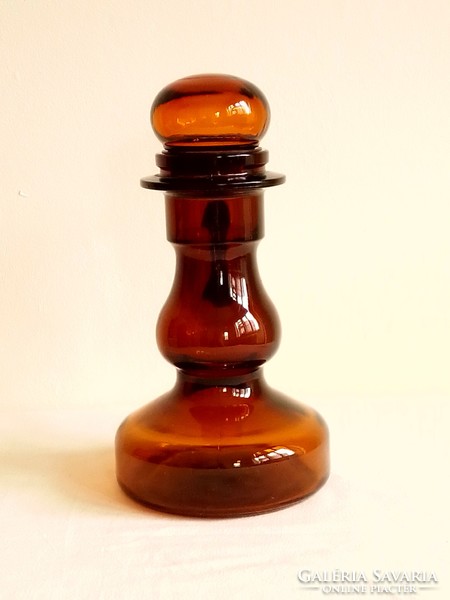 Régi borostyán barna színes öntött üveg füles palack, különleges forma, üveg dugóval 22 cm A képek s