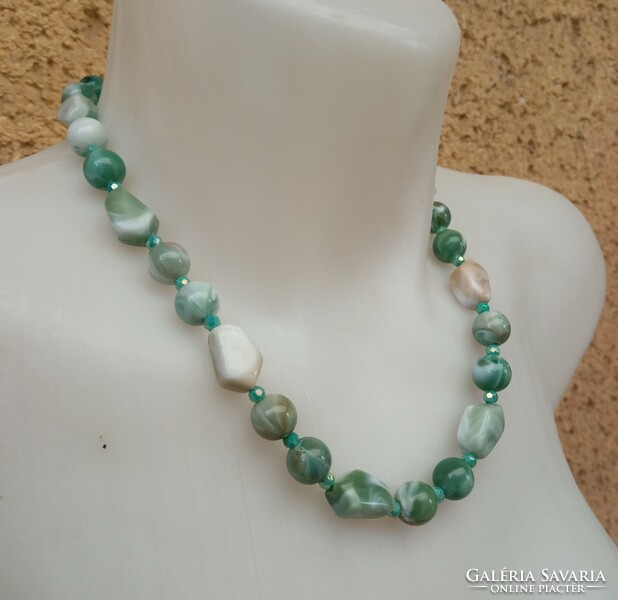 Fashion necklace green shape with pearls