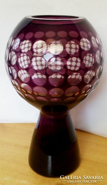 Pöttyözött motívumos rubinvörös váza. Marita Voigt Németország, 1970-es évek