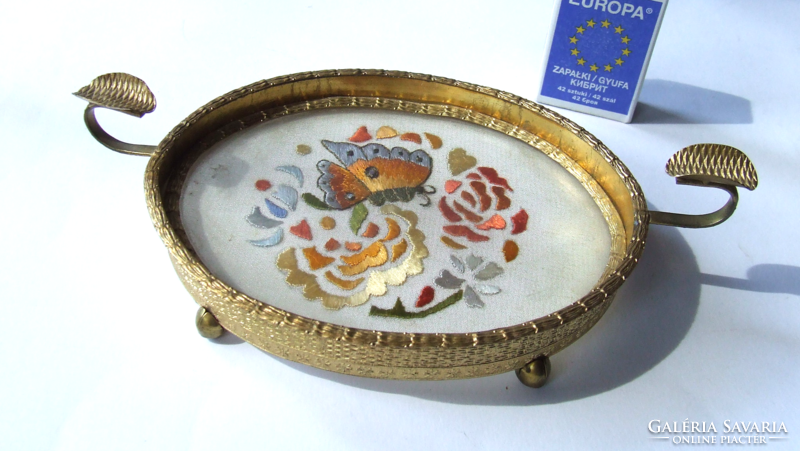 Beautiful, larger gilded, ball-mounted ashtray with glass insert and ashtray embroidery